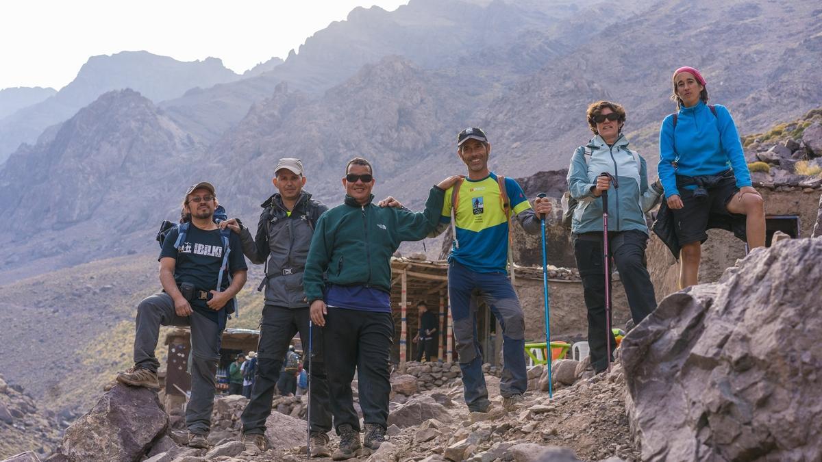 Ibilki, club de montañismo inclusivo, ascenderá dos cumbres de 6.000 metros con personas con discapacidad visual