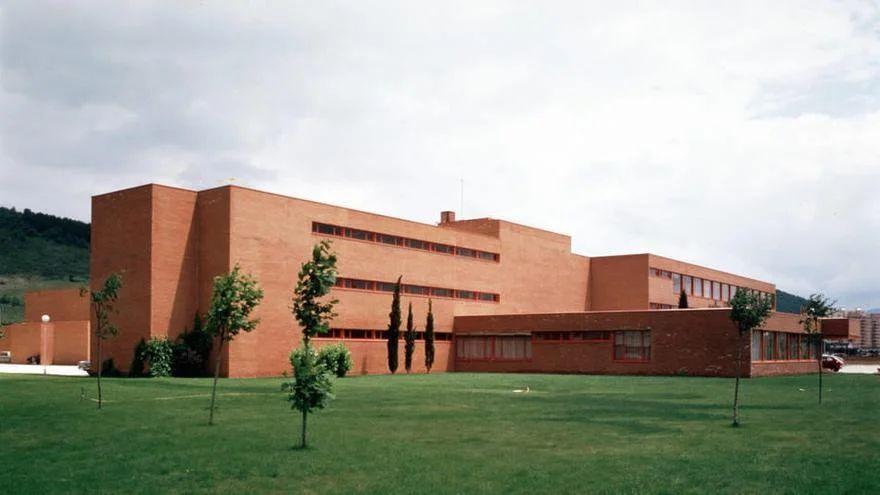 El antiguo centro de Formaci&oacute;n Profesional de Iturrondo y ahora sede de la Agencia Integral de Empleo Iturrondo