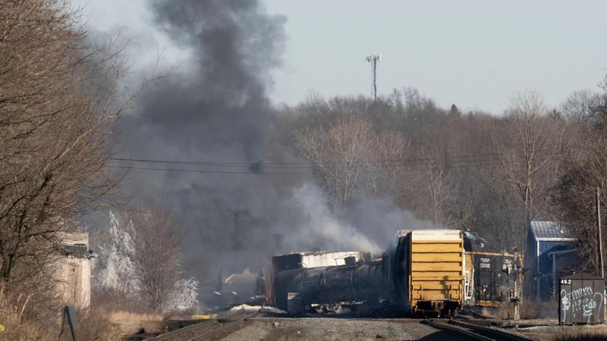 El tren descarrilado en Ohio.