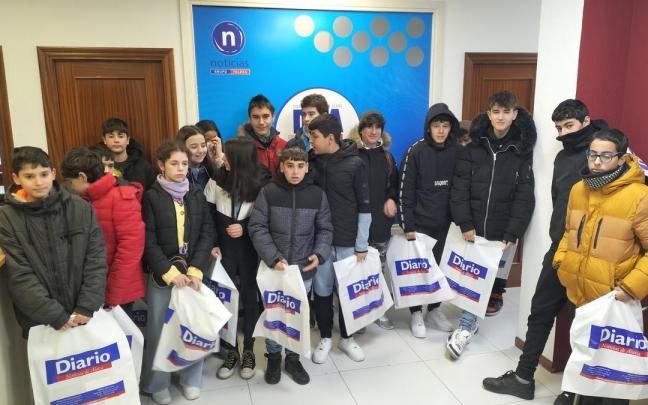 Conoce a los alumnos de Zabalgana DBH 2ºD que han visitado la redacción de DNA Conoce a los alumnos de Zabalgana DBH 2ºD que han visitado la redacción de DNA