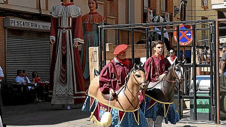 Los zaldikos y gigantes de Peralta. | FOTO: M.S.G.