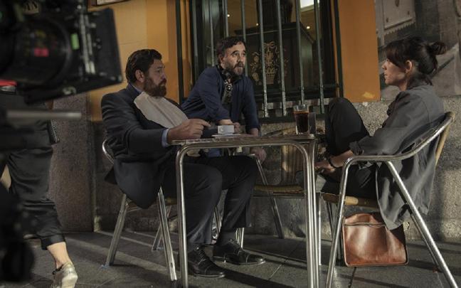 Vicky Luengo y Hovik Keuchkerian protagonizan Reina Roja