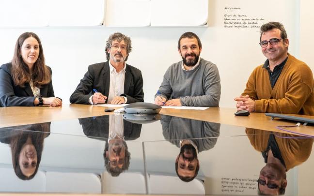 Leartiker eta Basque Culinary Centerreko ordezkariak, akordioa sinatzerakoan.