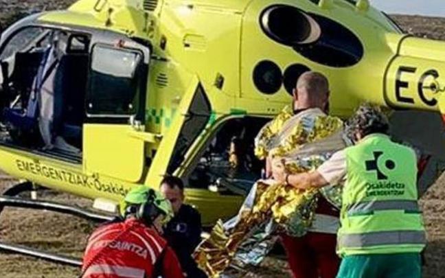Rescatan a un ciclista en el monte San Román. Rescatan a un ciclista en el monte San Román.