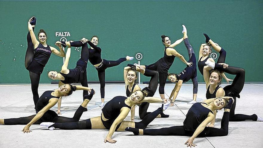 Los conjuntos sénior e infantil de Ansoain.