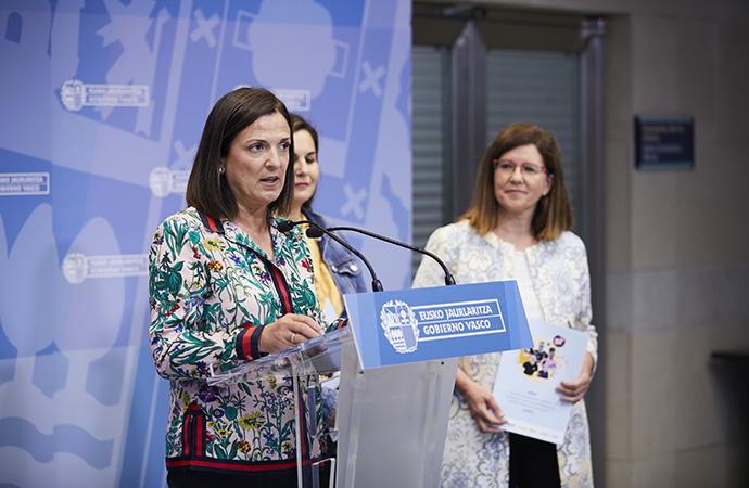 La consejera de Igualdad, Justicia y Políticas Sociales, Beatriz Artolazabal, en Vitoria.