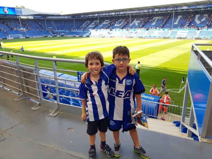 Foto ganadora del sorteo de una camiseta del Deportivo Alavés