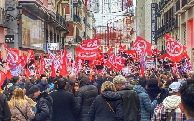 Trabajadores de Inditex se manifiestan por unas condiciones laborales "dignas" Trabajadores de Inditex se manifiestan por unas condiciones laborales "dignas"