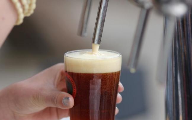 Las cervezas artesanales y caseras son un producto que cada vez tiene más aceptación. Las cervezas artesanales y caseras son un producto que cada vez tiene más aceptación.