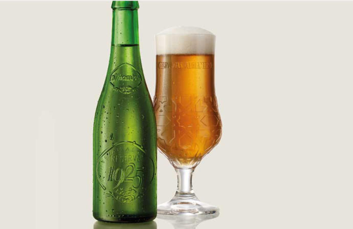 Las cenas van acompañadas de cerveza Alhambra Reserva 1925.