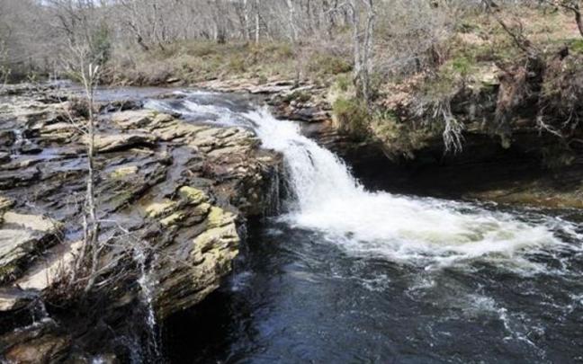 Las pozas de Sarria son muy frecuentadas para el ba&ntilde;o en la zona.