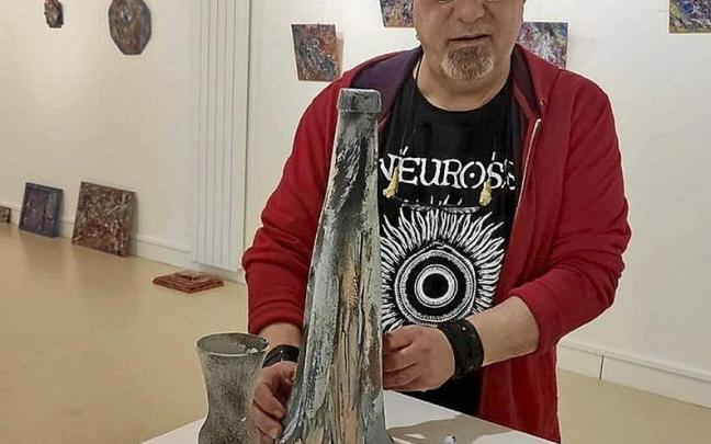 Andoni Gil, en la exposición de la casa de cultura Zelai Arizti. | ARGAZKIA: N.G.