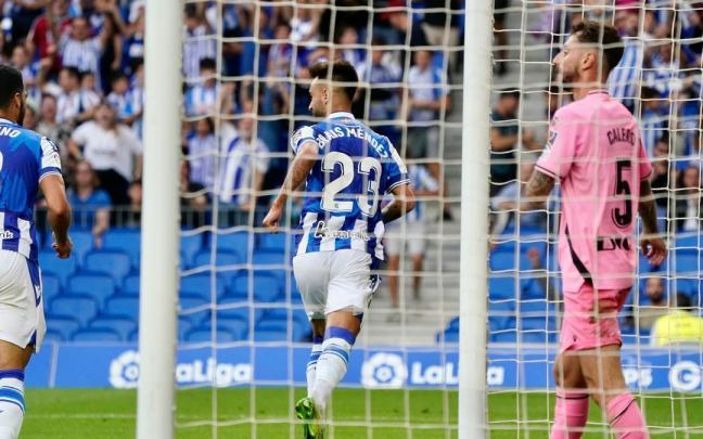 Brais celebra el tanto que ha adelantado a la Real