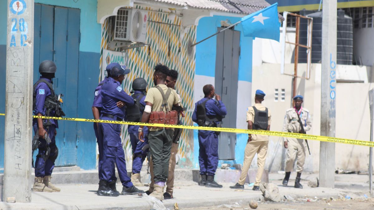Al menos 10 muertos en un ataque de Al Shabab contra un hotel de Mogadiscio.
