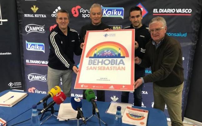 Daniel Soliño, Enrique Cifuentes, Iñigo Etxeberria y Fernando Ibarreta posan con el cartel anunciador de la Behobia-San Sebastián Daniel Soliño, Enrique Cifuentes, Iñigo Etxeberria y Fernando Ibarreta posan con el cartel anunciador de la Behobia-San Sebastián