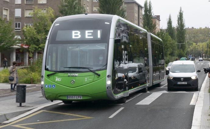 El BEI circulando por Vitoria.