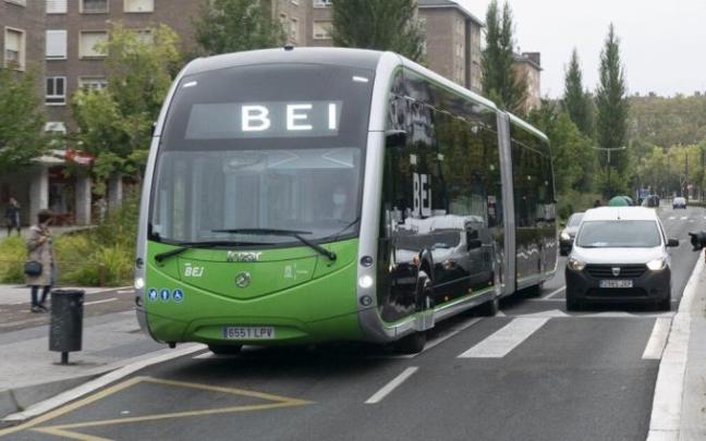 El BEI circulando por Vitoria.