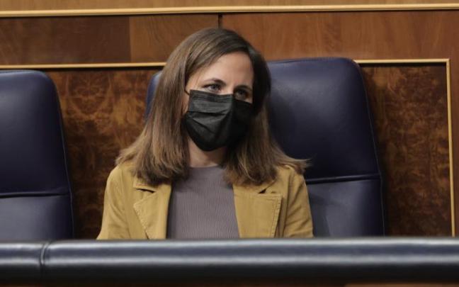 La ministra de Derechos Sociales, Ione Belarra, en una sesión plenaria en el Congreso.