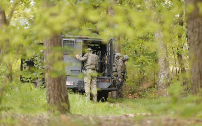 El cadáver de Jurgen Conings ha aparecido en un bosque de Dilsen-Stokkem. El cadáver de Jurgen Conings ha aparecido en un bosque de Dilsen-Stokkem.