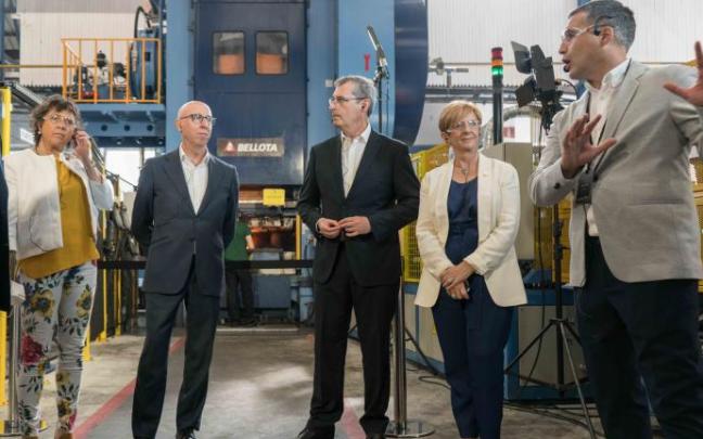 Representantes institucionales hoy en la inauguración de la nueva línea.