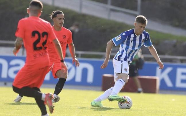 Beñat Turrientes, durante el partido de este sábado en Zubieta contra el Huesca. Beñat Turrientes, durante el partido de este sábado en Zubieta contra el Huesca.
