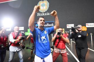 Oinatz Bengoetxea celebra el Manomanista ganado en 2017 ante Iker Irribarria (22-18).