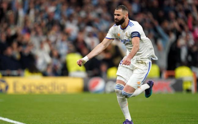 Benzema celebra el tercer gol del Real Madrid.