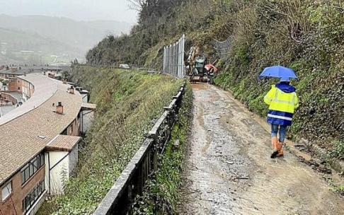 Imagen del bidegorri tras el segundo desprendimiento. Foto: J. Colmenero