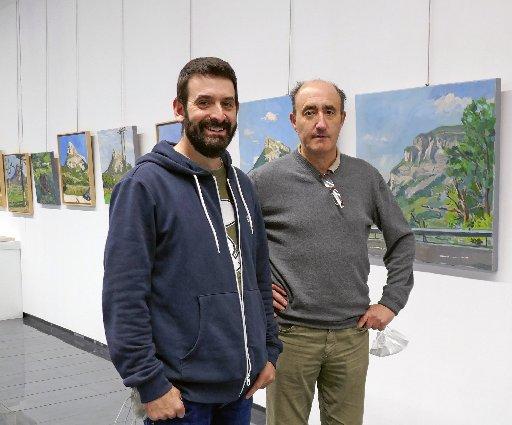 Chema Gutiérrez Landaburu y José Antonio Azpilicueta Albizu en la sala de exposciones del Centro Cultural Iortia.