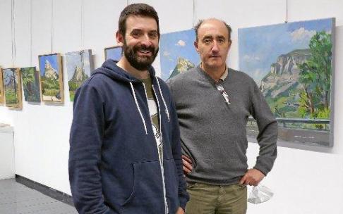 Chema Gutiérrez Landaburu y José Antonio Azpilicueta Albizu en la sala de exposciones del Centro Cultural Iortia.