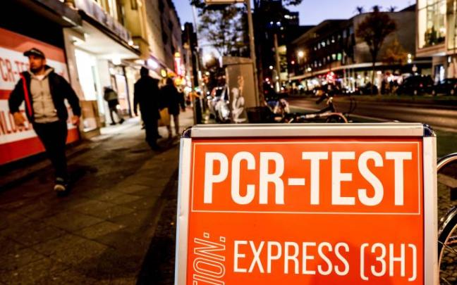 Publicidad de pruebas PCR en plena calle de Berlín