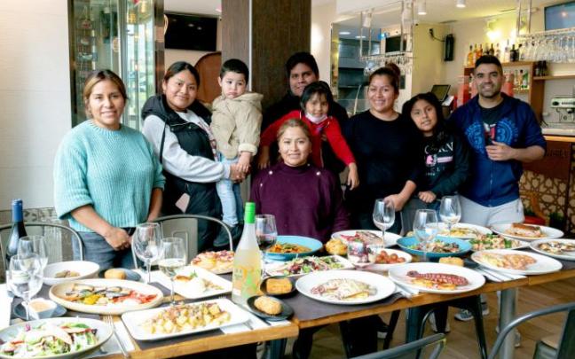 La familia Vicente, responsable del Animals, en el bar Berlín Dublín que han transformado en gastrobar. La familia Vicente, responsable del Animals, en el bar Berlín Dublín que han transformado en gastrobar.