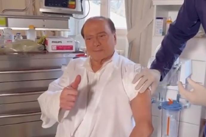 Berlusconi publica un vídeo vacunándose y se habla de carrera a la presidencia