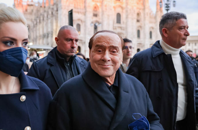 Berlusconi junto a su novia, Marta Fascina, en Milán.