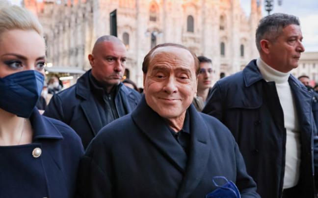 Berlusconi junto a su novia, Marta Fascina, en Milán.