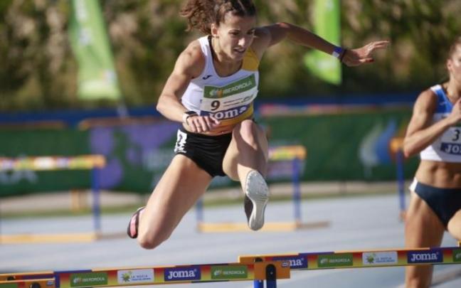 Nerea Bermejo, durante una carrera de 400 metros vallas.