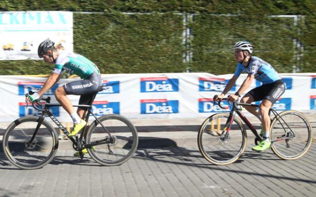 Miguel Sánchez e Iñigo Gómez, vencedor final, en el ciclocross de Berriz. Miguel Sánchez e Iñigo Gómez, vencedor final, en el ciclocross de Berriz.