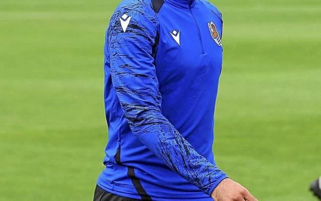 Willian José, el jueves pasado ejercitándose sobre el verde del José Luis Orbegozo.