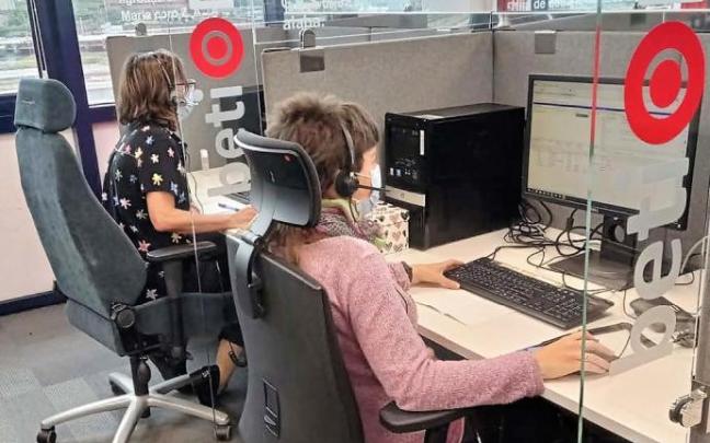 Oficina del servicio público de teleasistencia a personas mayores del Gobierno vasco. Oficina del servicio público de teleasistencia a personas mayores del Gobierno vasco.
