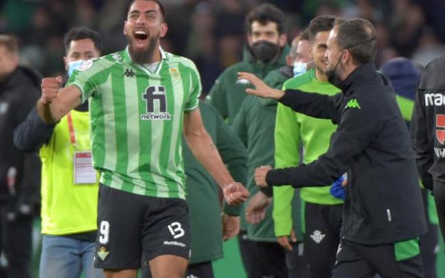 Borja Iglesias celebra el gol que metió al Betis en su quinta final de Copa. Borja Iglesias celebra el gol que metió al Betis en su quinta final de Copa.