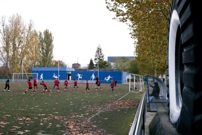 Niños entrenando en Betoño