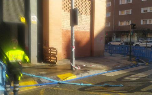 Limpieza de uno de los garajes situado en la calle Joaquín Beunza.