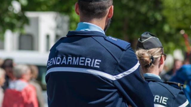 Dos gendarmes franceses