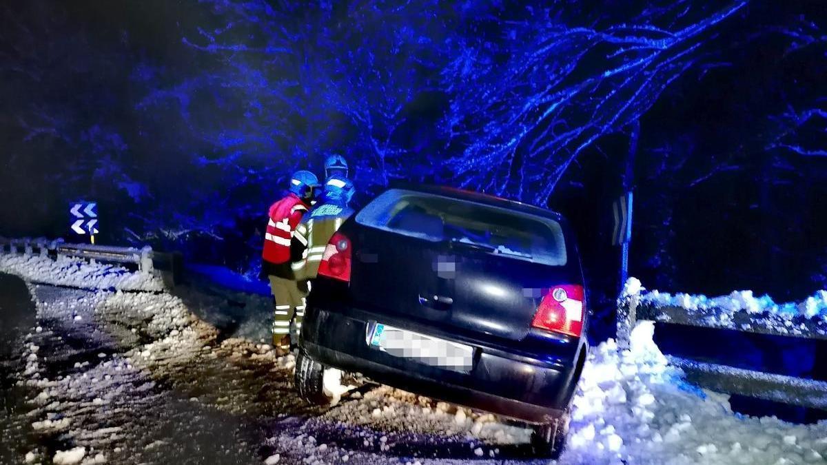 El conductor de un vehículo accidentado en la A-627 en Landa ha sido trasladado al hospital