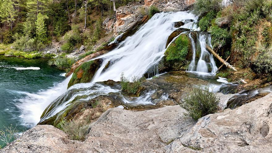EL recorrido que rodea el Salto de Poveda ofrece varios miradores desde el que ver esta casacada naturalizada.