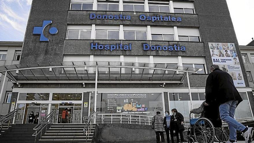 Entrada principal al hospital Donostia. | FOTO: EFE