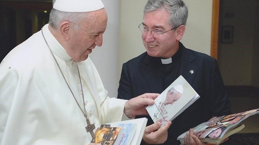 Fernando Prado, nuevo obispo de Donostia, con el papa Francisco