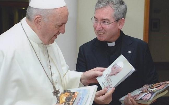 Fernando Prado, nuevo obispo de Donostia, con el papa Francisco