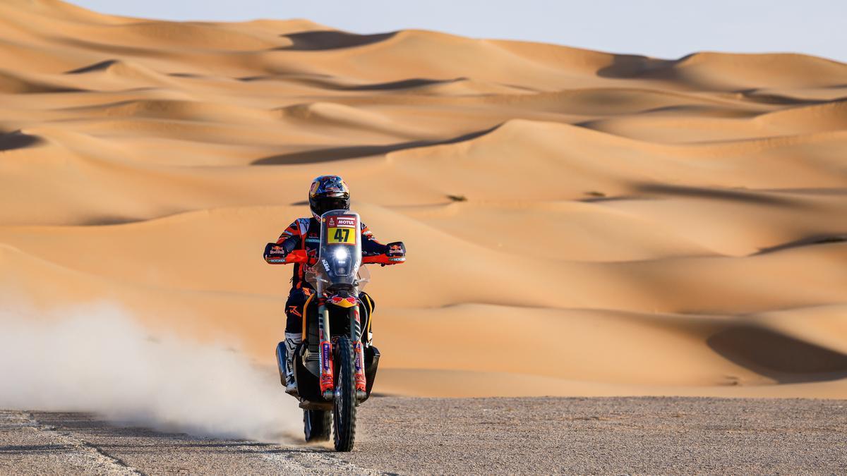 "Es increíble conseguir la victoria después de este Dakar tan loco y por tan poca diferencia", comentó tras llegar a meta.