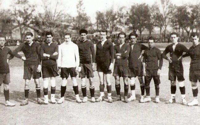 De izquierda a derecha: Idoate, Azagra, Aldave, Rasero, Meaurio, Aizp&uacute;n, Moreno, Lusarreta, Gorr&aacute;iz, Echarren y Gortari.